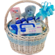 Canastilla de bebé para un baño hidratante con productos Mustela Baby y accesorios de farmacia